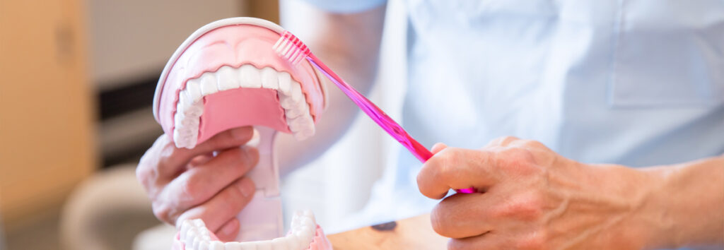 歯周病を防ぐ正しい歯磨きの方法とコツ