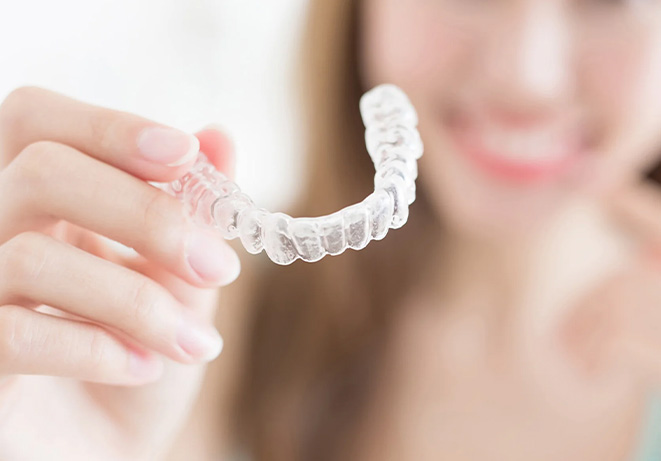 インビザラインのゴムかけとは？やり方・効果・注意点をわかりやすく解説